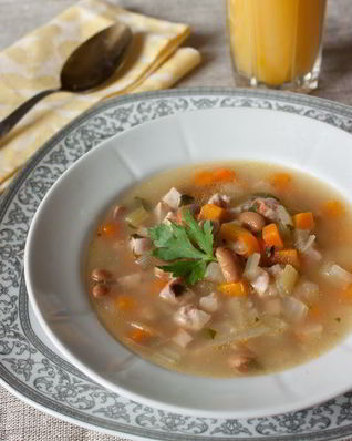 Суп из ветчины с фасолью