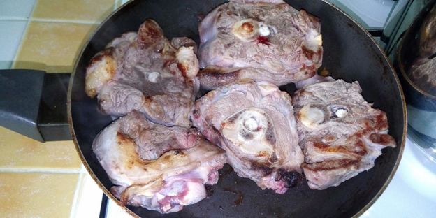 харчо с орехами и черносливом