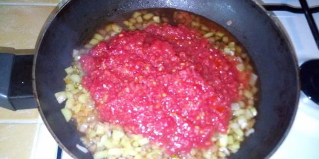 харчо с орехами и черносливом