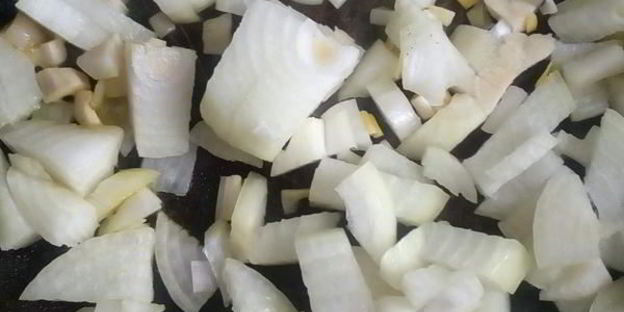 гороховый суп-пюре с красным луком