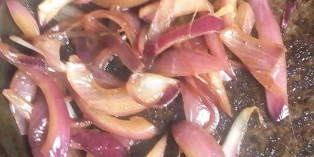 гороховый суп-пюре с красным луком