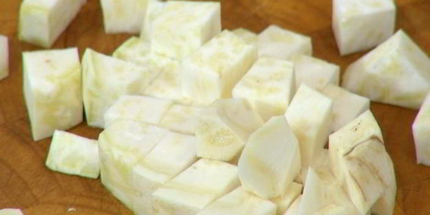 куриный суп-пюре с картофелем и сельдереем