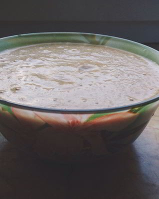 Суп-пюре из чечевицы с помидорами и копченым сыром