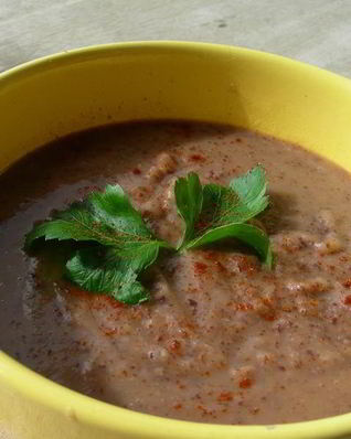 Суп-пюре из красной фасоли с сельдереем и чили