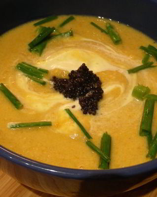 Суп-пюре из лосося с икрой