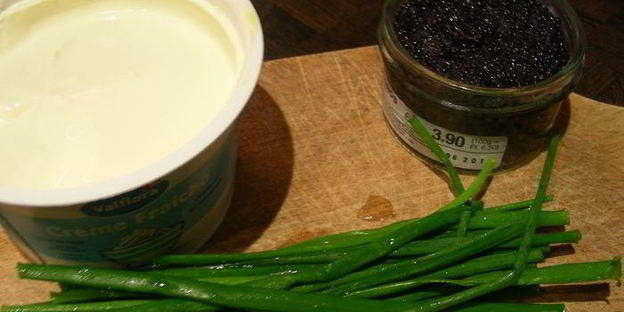 суп-пюре из лосося с икрой