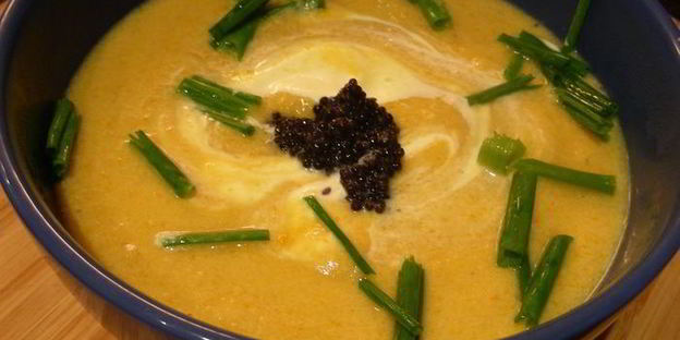 суп-пюре из лосося с икрой