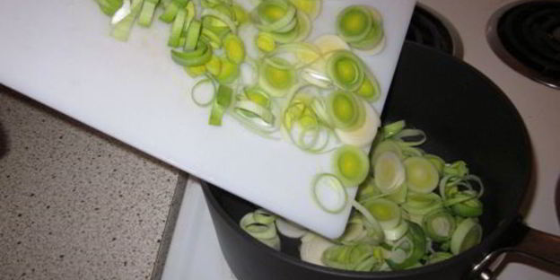 суп-пюре из лука порея с беконом