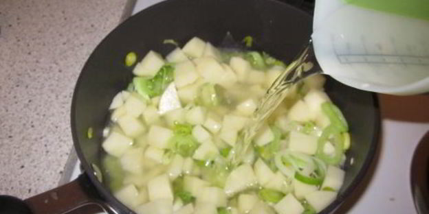 суп-пюре из лука порея с беконом