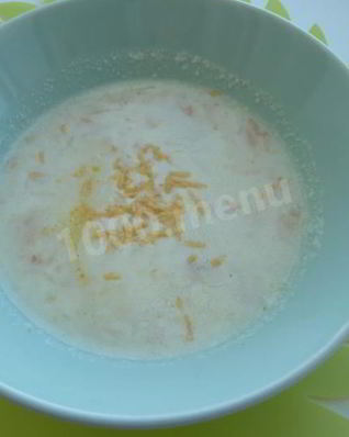 Суп пюре из сельдерея с твердым сыром и сметаной