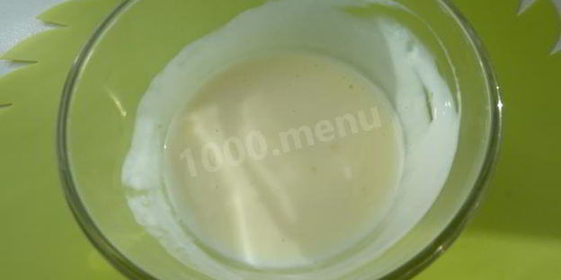 суп пюре из сельдерея с твердым сыром и сметаной