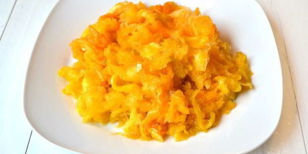 тыквенный суп-пюре с карамелизованной свеклой и золотистым луком