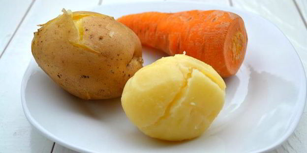 тыквенный суп-пюре с карамелизованной свеклой и золотистым луком