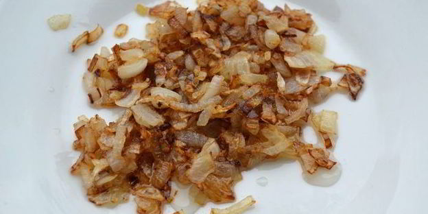 тыквенный суп-пюре с карамелизованной свеклой и золотистым луком