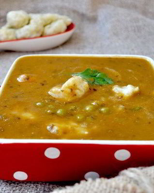 Тыквенный суп-пюре с разноцветной чечевицей и картофельными клецками