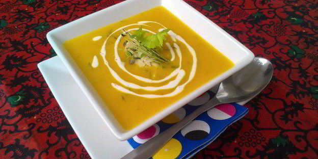 тыквенный суп-пюре солнышко на блюде