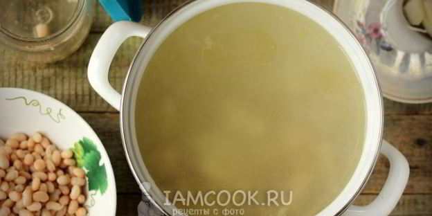 суп с консервированной фасолью