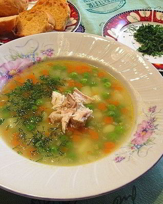 Суп с манкой и зеленым горошком