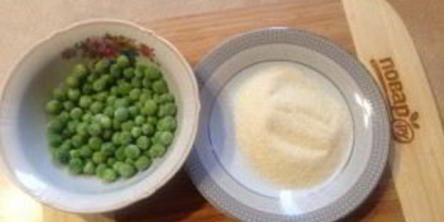 суп с манкой и зеленым горошком