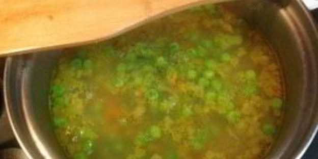 суп с манкой и зеленым горошком