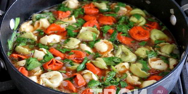 суп с пельменями