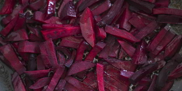 горячий свекольник на курином бульоне