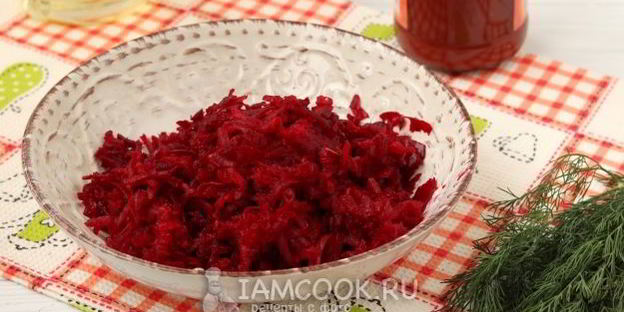 горячий свекольник с ботвой