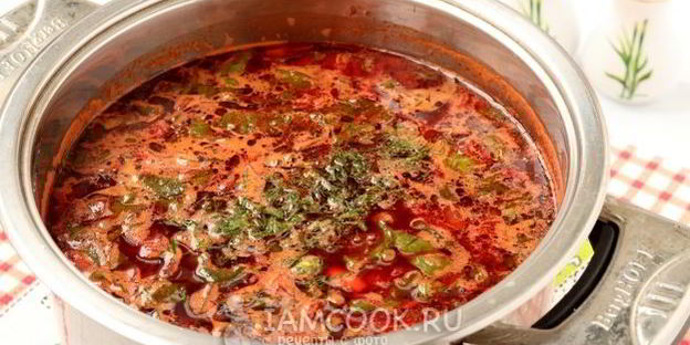 горячий свекольник с ботвой