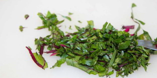 холодный свекольник с ботвой