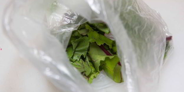 холодный свекольник с ботвой