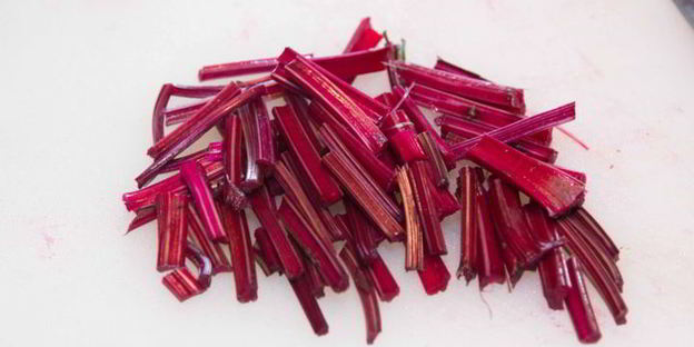 холодный свекольник с ботвой