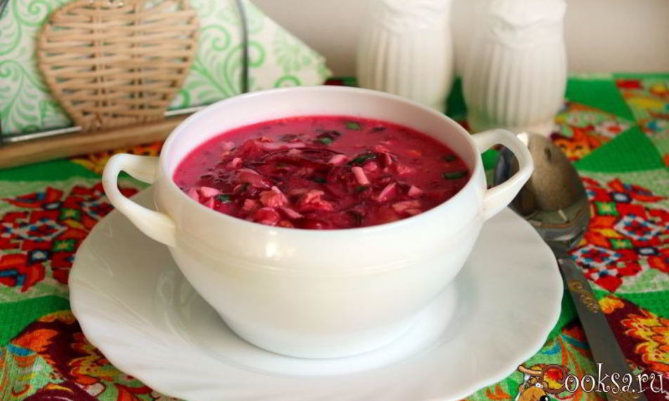 Рецепт холодного свекольника с курицей на сметане и минеральной воде