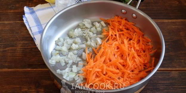 классический горячий свекольник с курицей