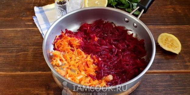 классический горячий свекольник с курицей