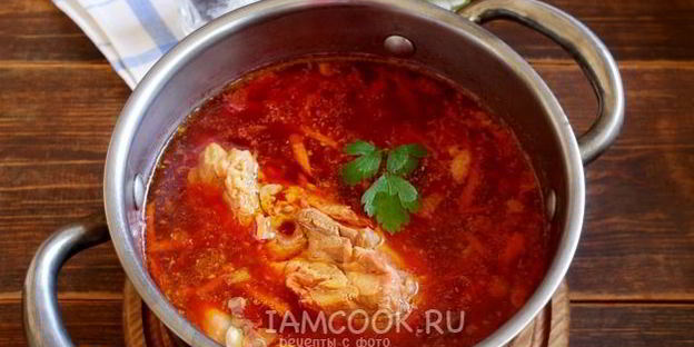 классический горячий свекольник с курицей