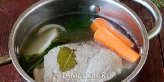 классический горячий свекольник со свининой