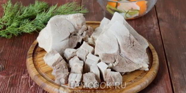 классический горячий свекольник со свининой