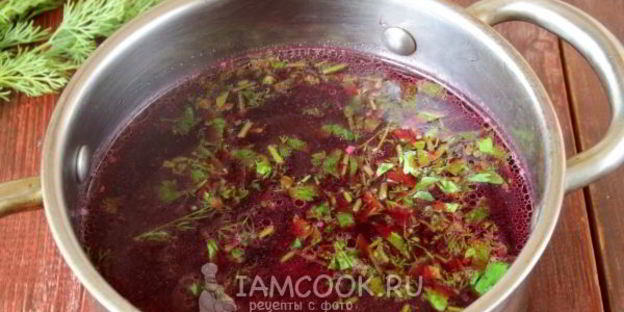 классический горячий свекольник со свининой