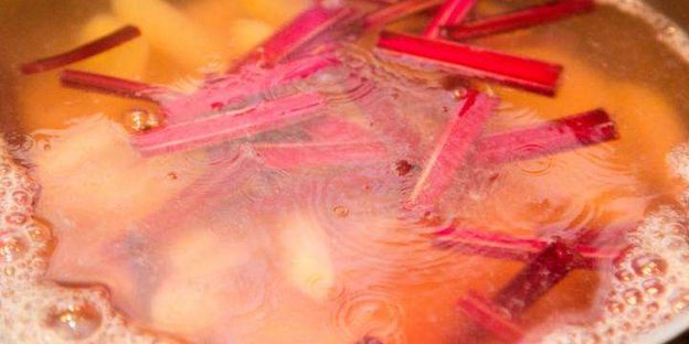 свекольник холодный с ботвой