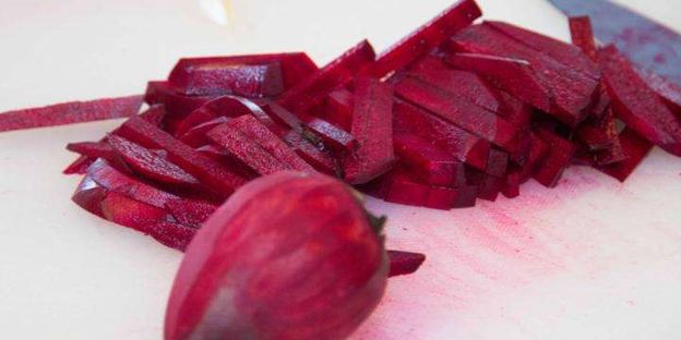 свекольник холодный с ботвой