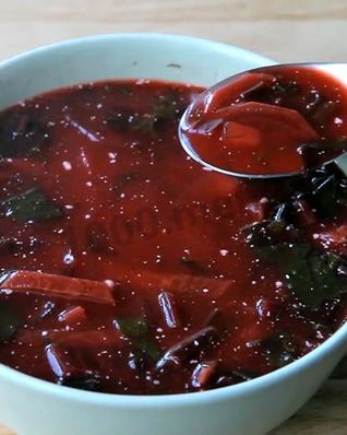 Свекольник с ботвой и курой