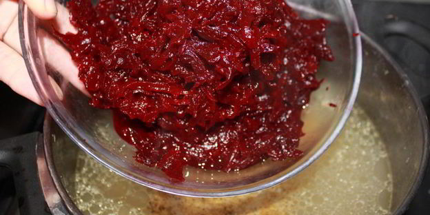 свекольник с гренками