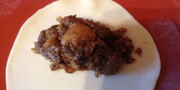 свекольник с грибными пельмешками