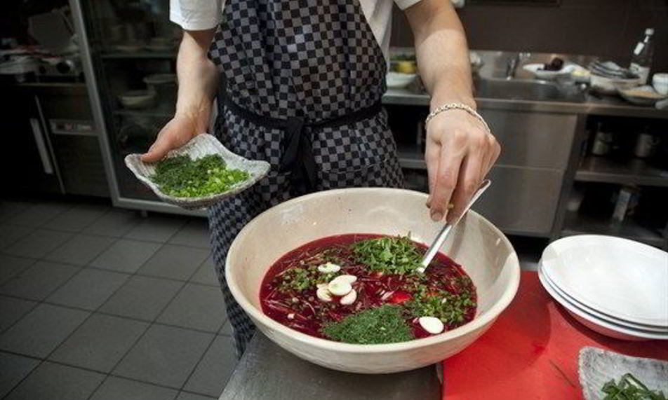 Рецепт свекольника с перепелиными яйцам