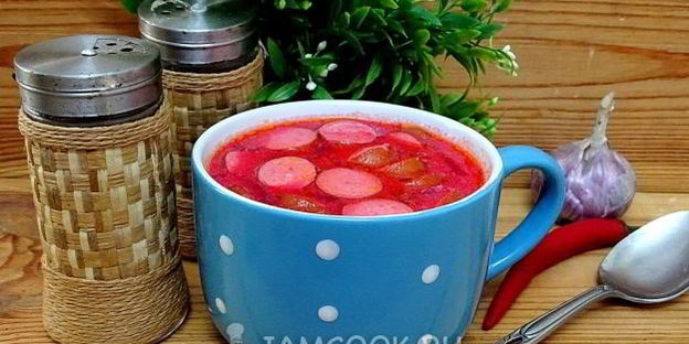 свекольник с сосисками и сметаной