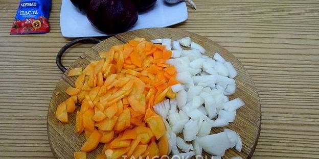 свекольник с сосисками и сметаной