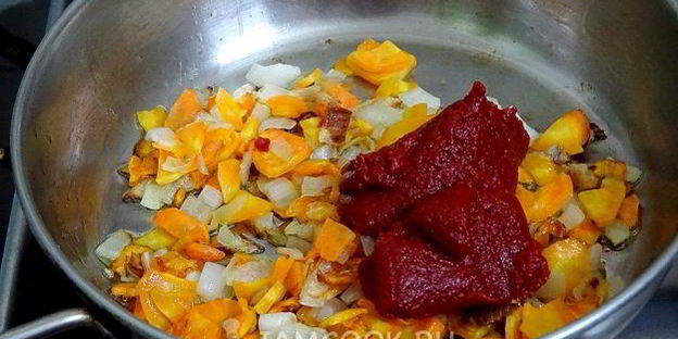 свекольник с сосисками и сметаной