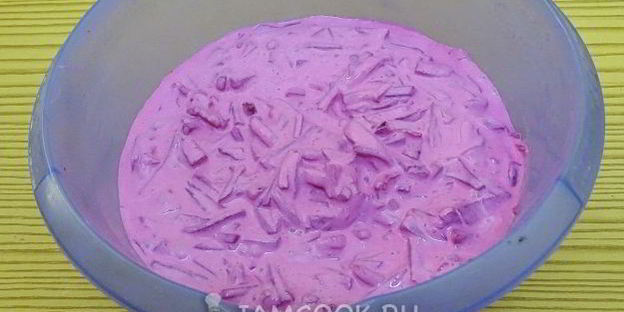 свекольник с сосисками и сметаной