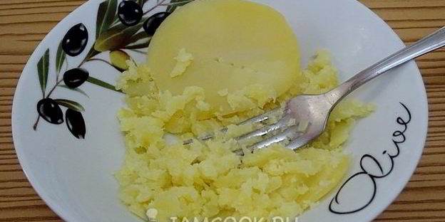 свекольник с сосисками и сметаной