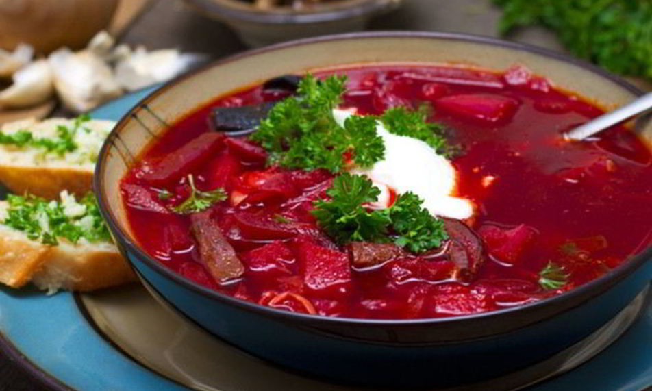 Рецепт теплого свекольника с мясом и ботвой